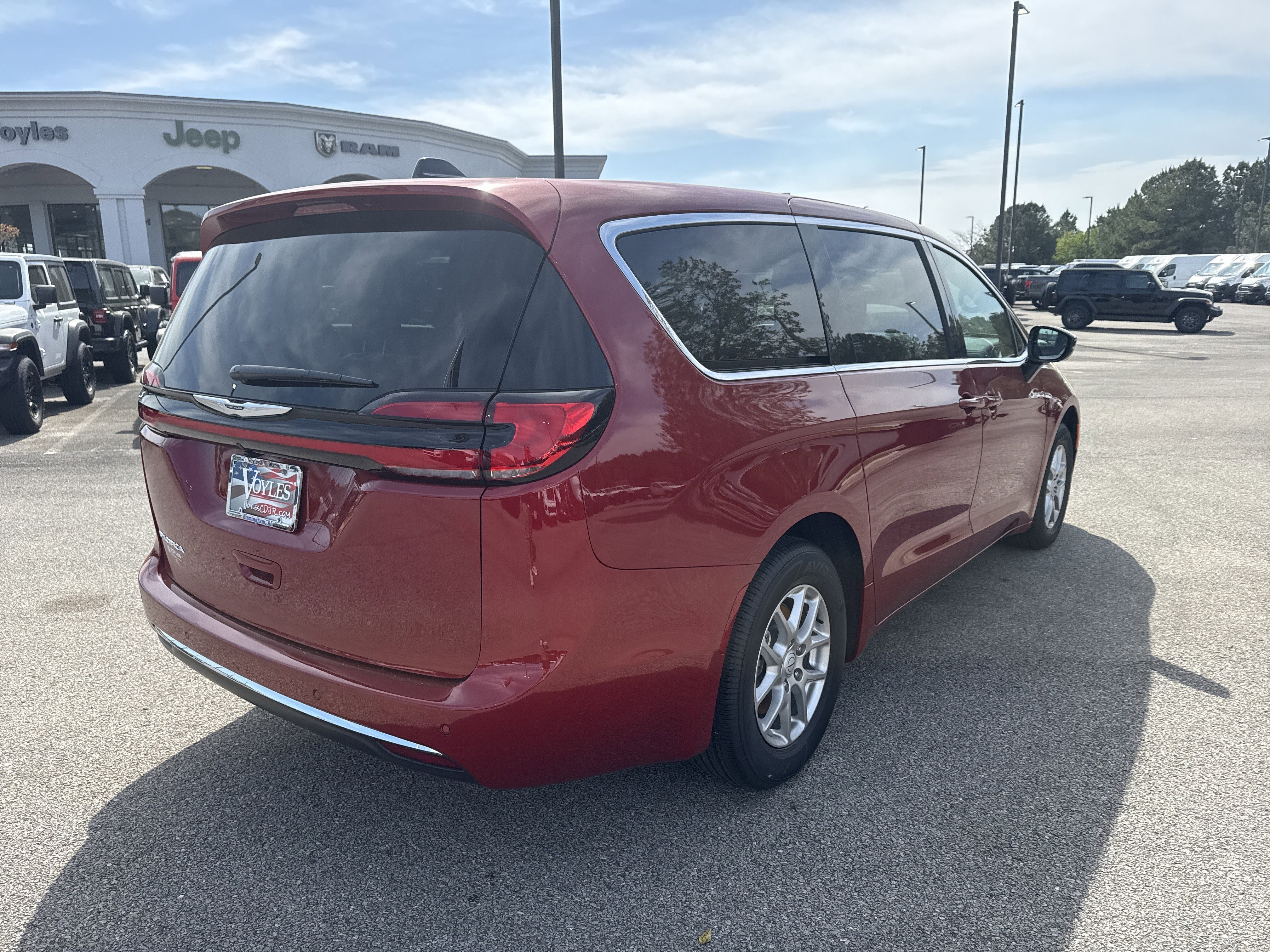 New 2026 Red Hot Pearl-Coat Exterior Paint Chrysler Select image 7