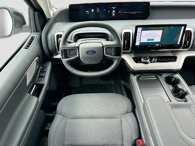 New 2026 Oxford White Ford Active image 16
