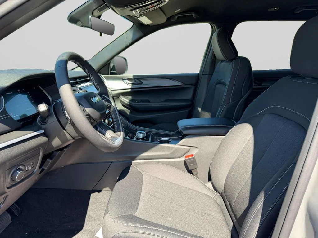 New 2027 Sting-Gray Clearcoat Jeep Laredo image 10