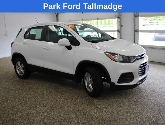 Used 2018 Summit White Chevrolet LS image 7