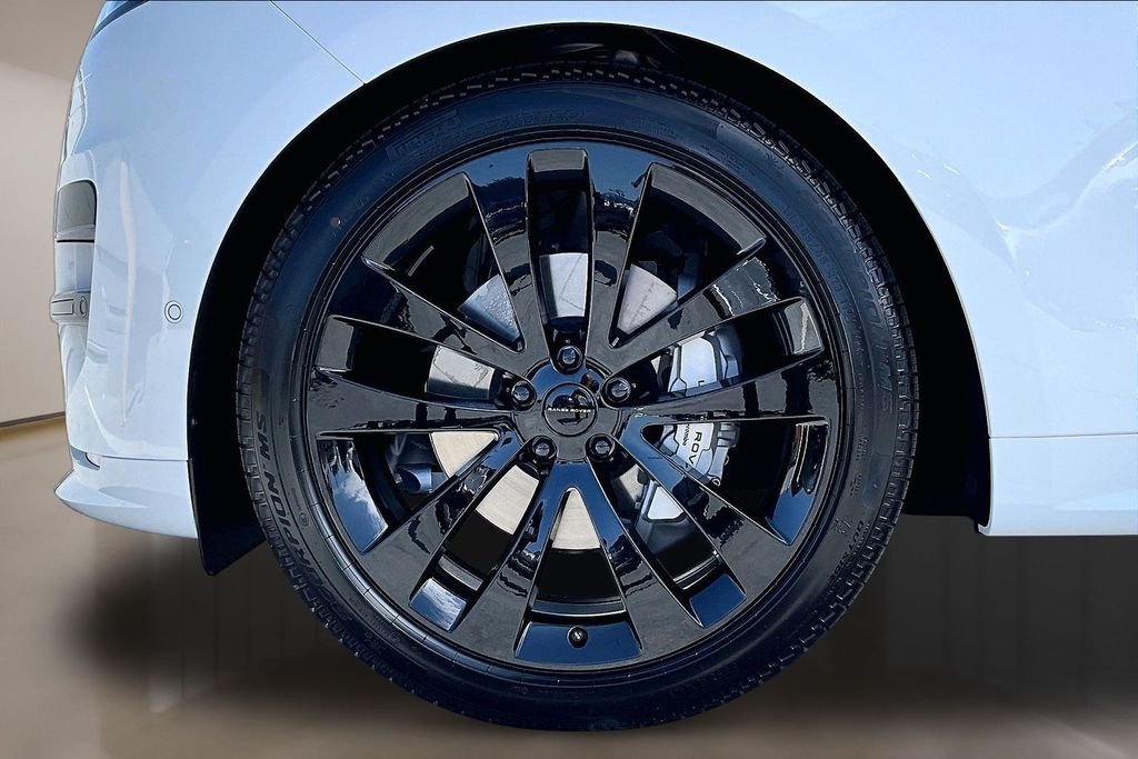 New 2026 FUJI WHITE Land Rover Dynamic SE image 13