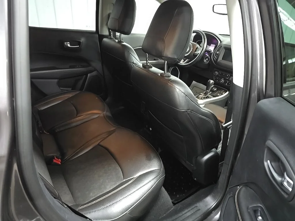 Used 2019 Gray Jeep Latitude image 17