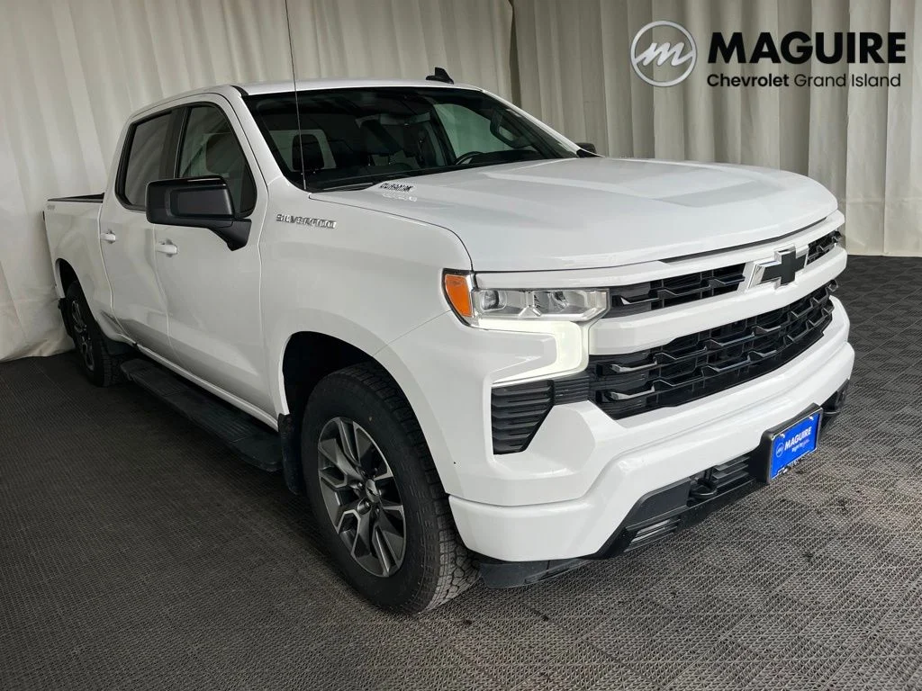 Used 2023 White Chevrolet RST image 28