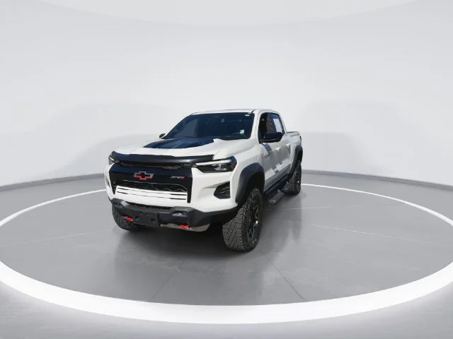 Used 2025 White Chevrolet ZR2 image 4