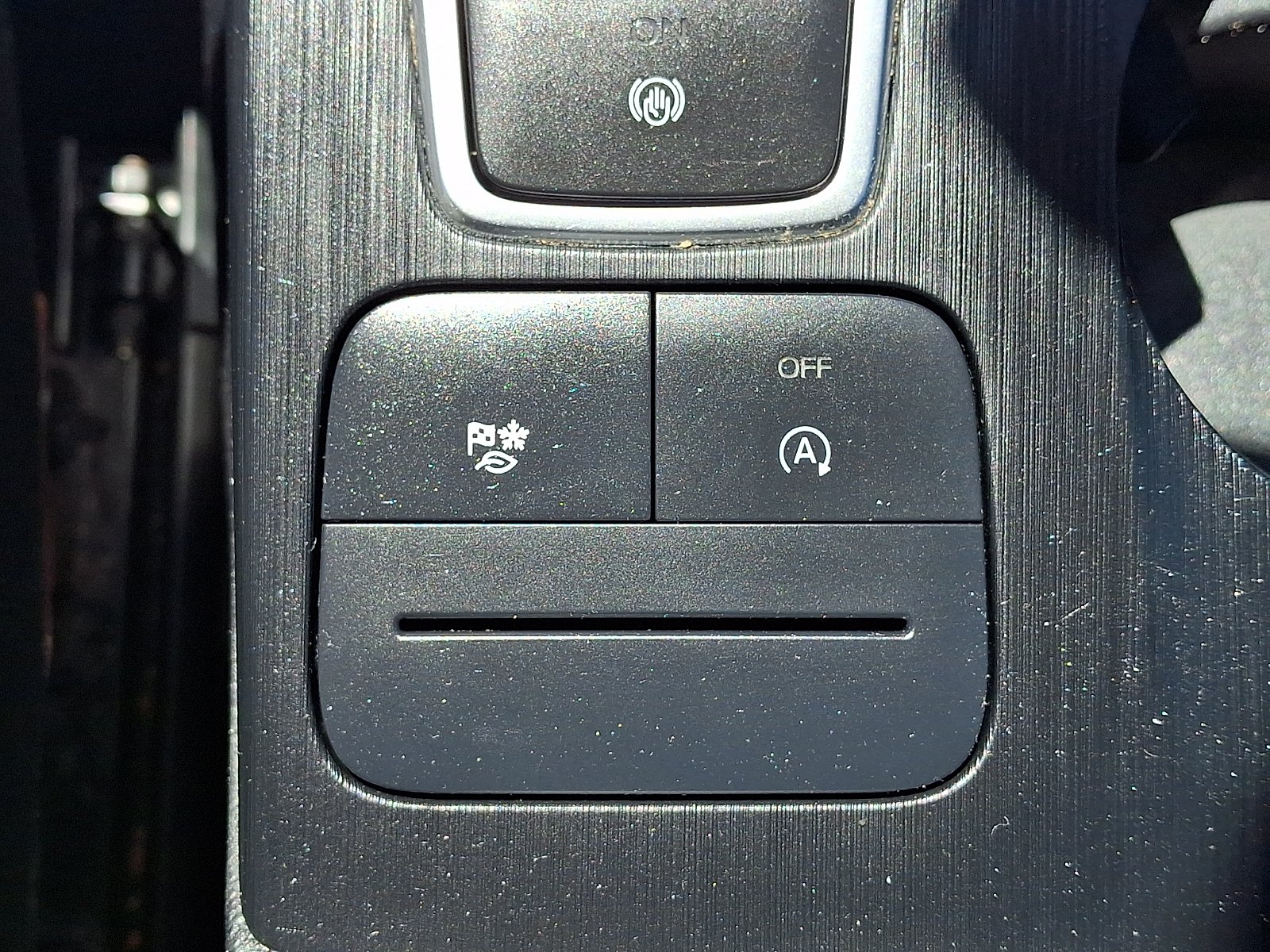 Used 2022 Agate Black Metallic - UM Ford SE image 25
