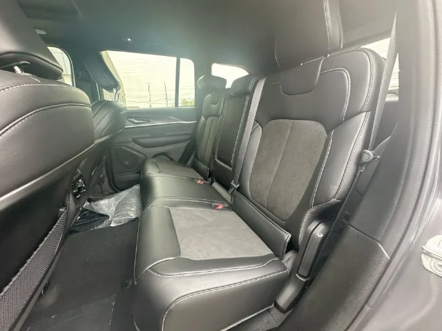 New 2026 Baltic Gray Metallic Clear-Coat Exterior Paint Jeep Laredo Altitude image 25