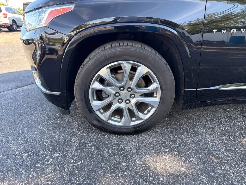 Used 2019 Black Chevrolet Premier image 27