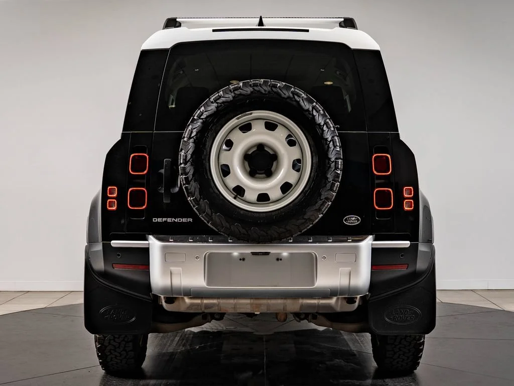 Used 2023 Black Land Rover S image 7