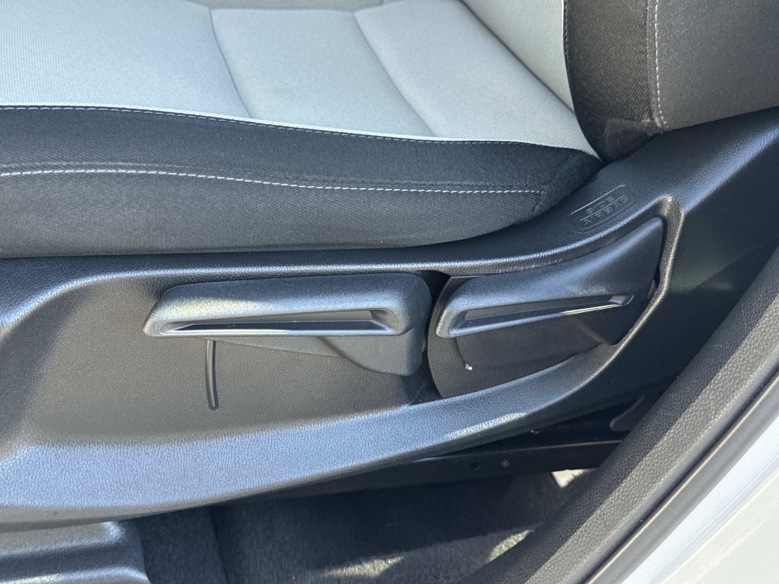 2025 Honda CR-V LX - Photo 23