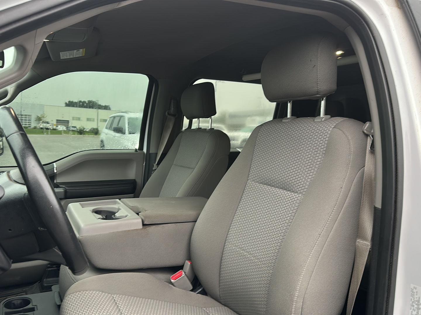 Used 2017 Oxford White Ford XLT image 9