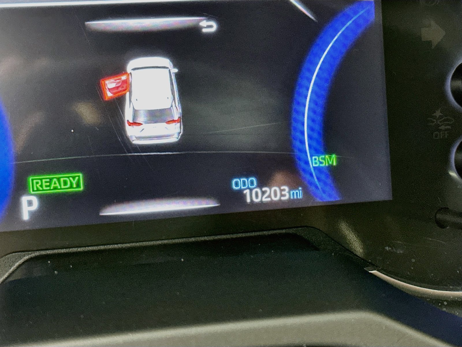 Used 2025 Silver Sky Metallic Toyota XLE image 12