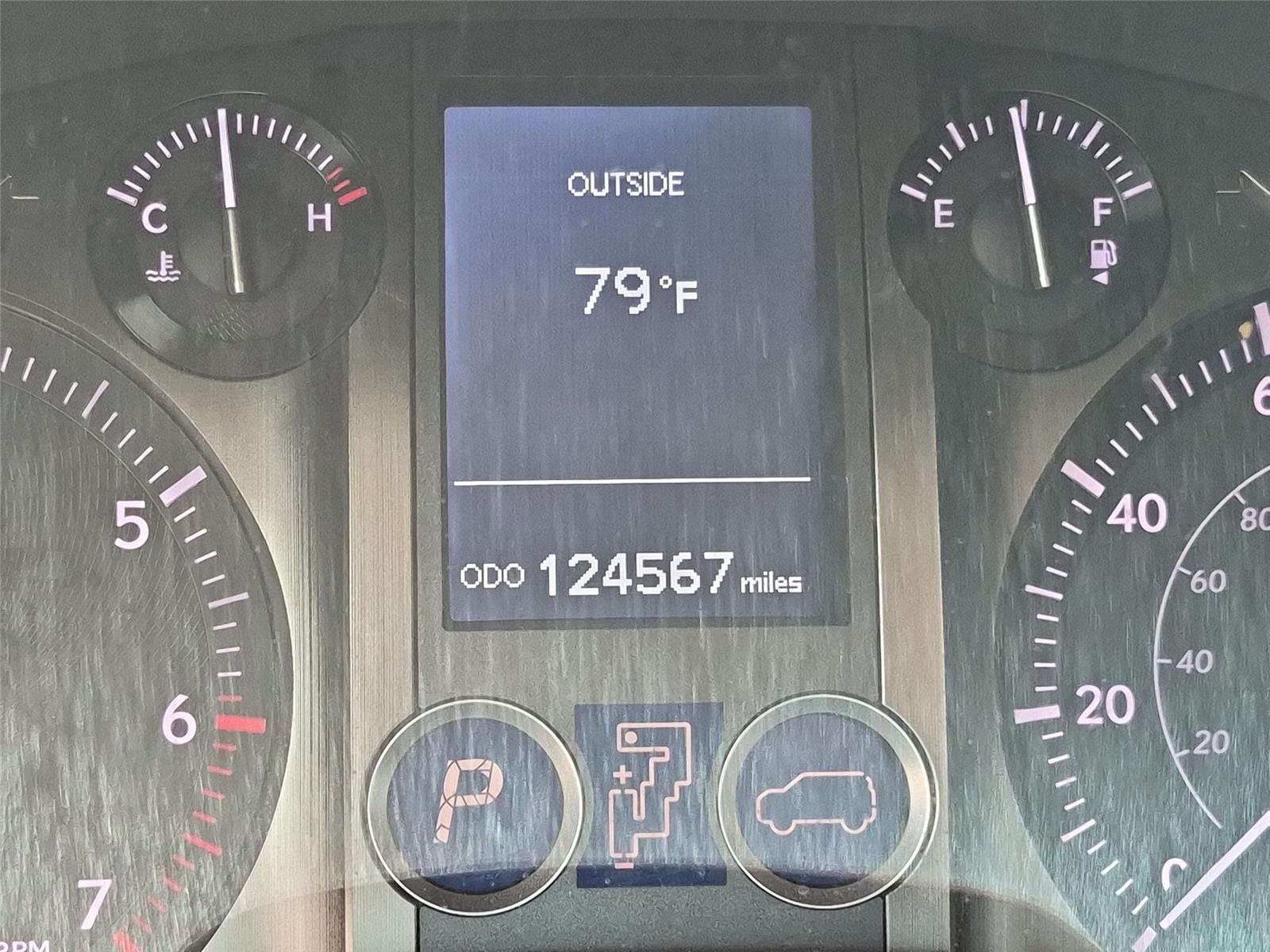 Used 2015 Claret Mica Lexus  image 23