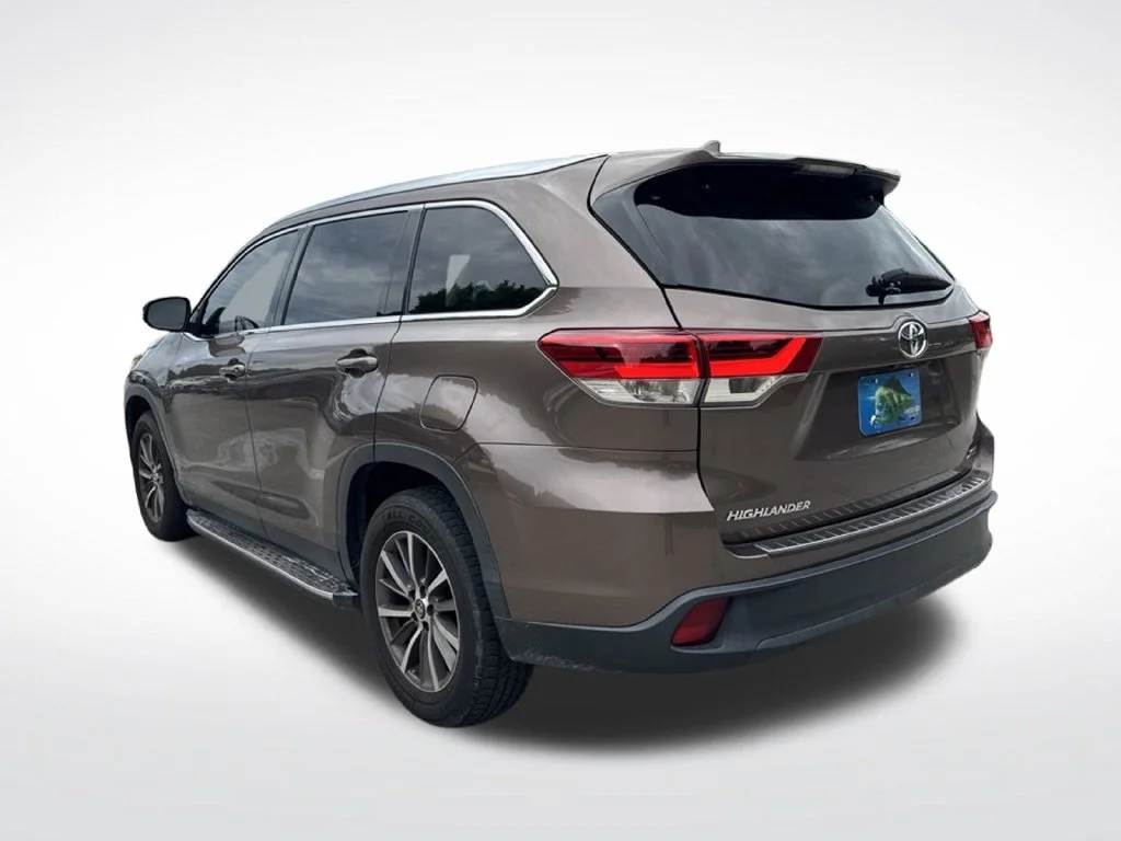 Certified Used 2019 Toasted Walnut Pearl Toyota XLE image 6