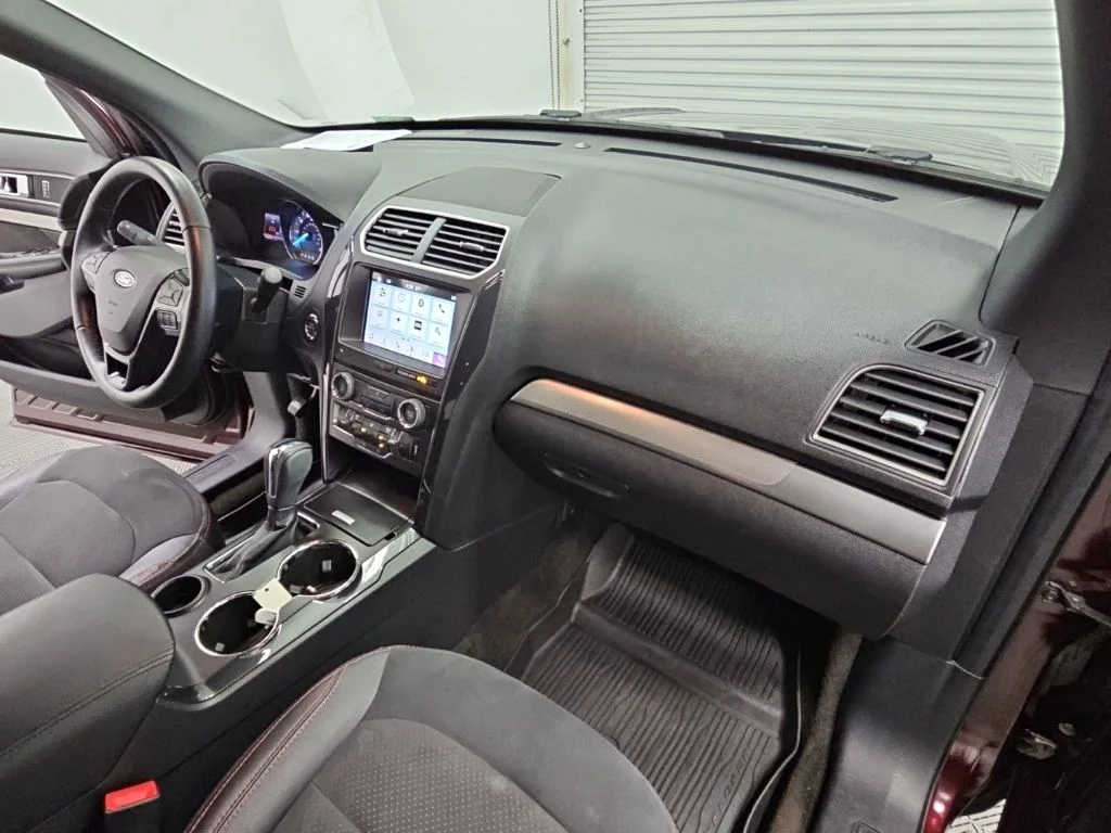 Used 2018 Red Ford XLT image 41