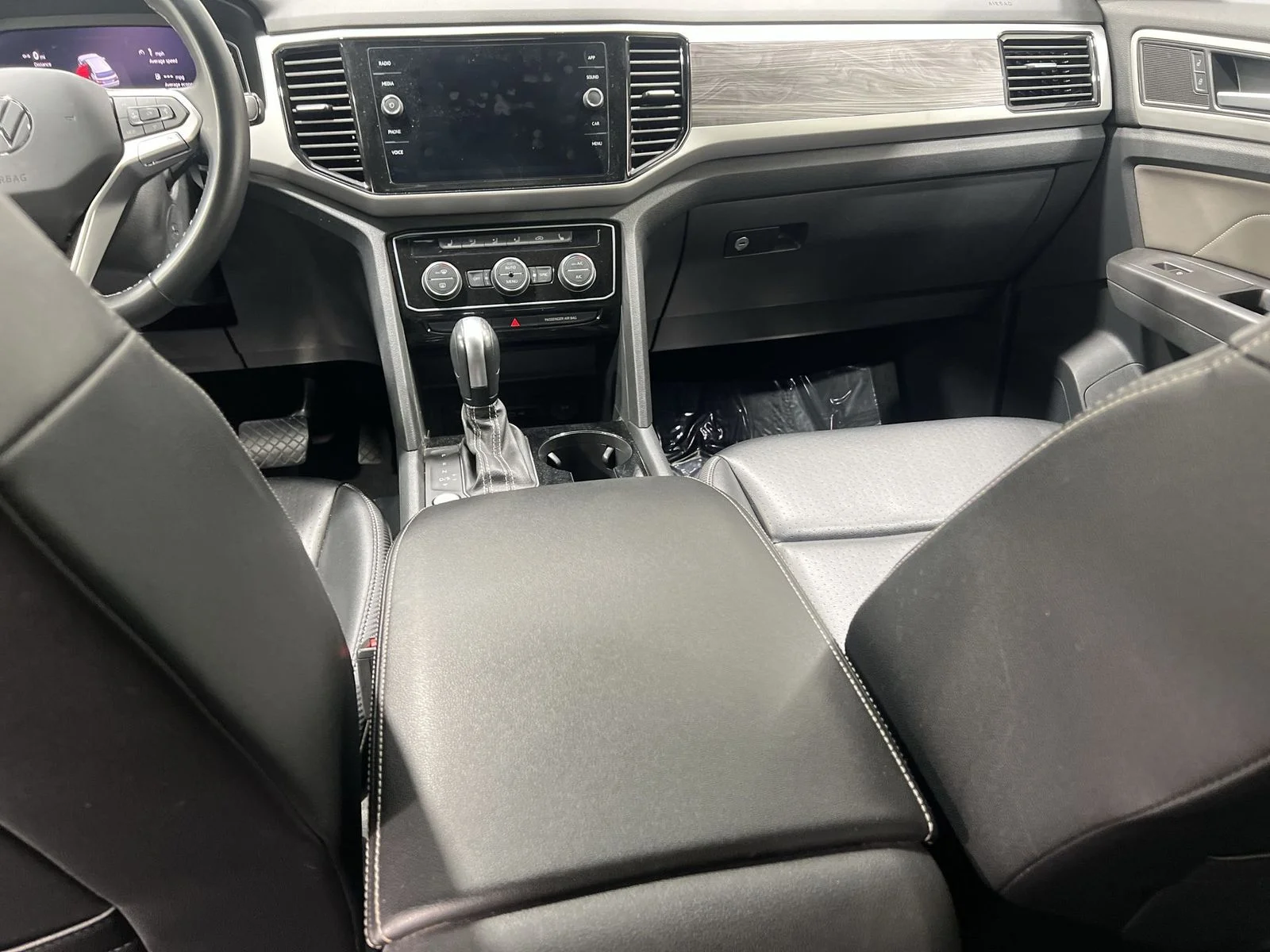 Used 2022 White Volkswagen 2.0T SE w/Technology image 20