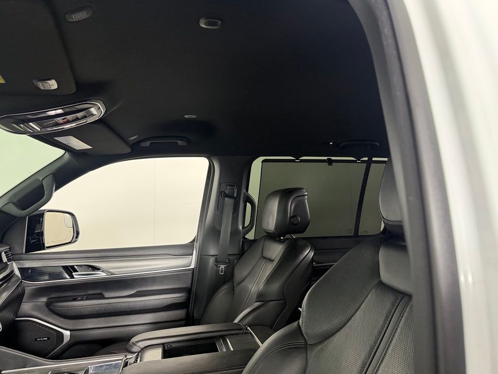 Used 2023 White Jeep Series III image 22