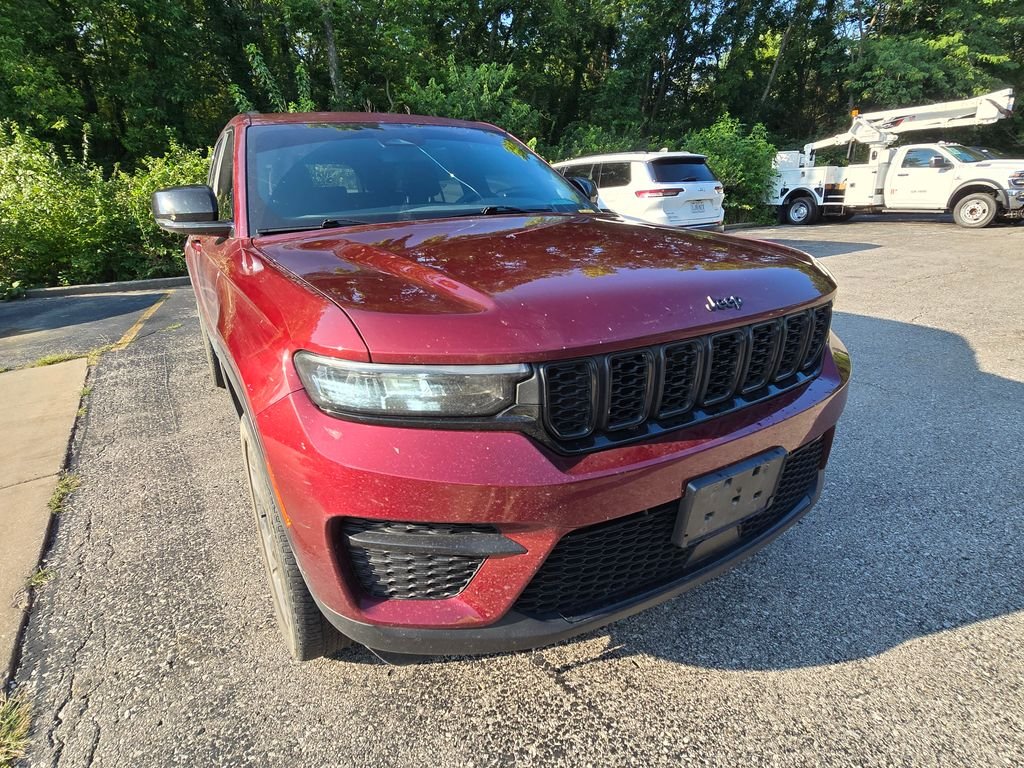 Used 2023 Red Jeep Altitude X image 11