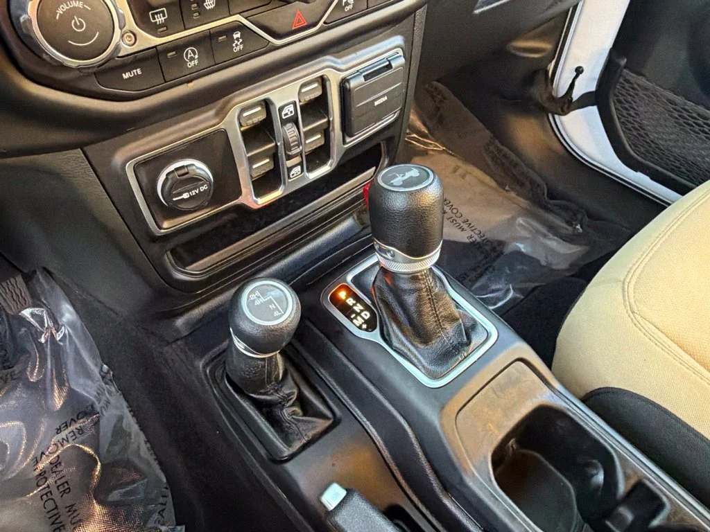 Used 2023 White Jeep Sport S image 33