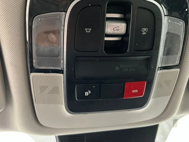 Used 2025 Black Hyundai SEL Convenience image 12
