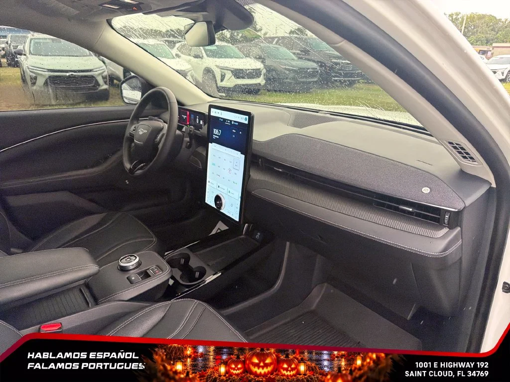 Used 2022  Ford Premium image 30