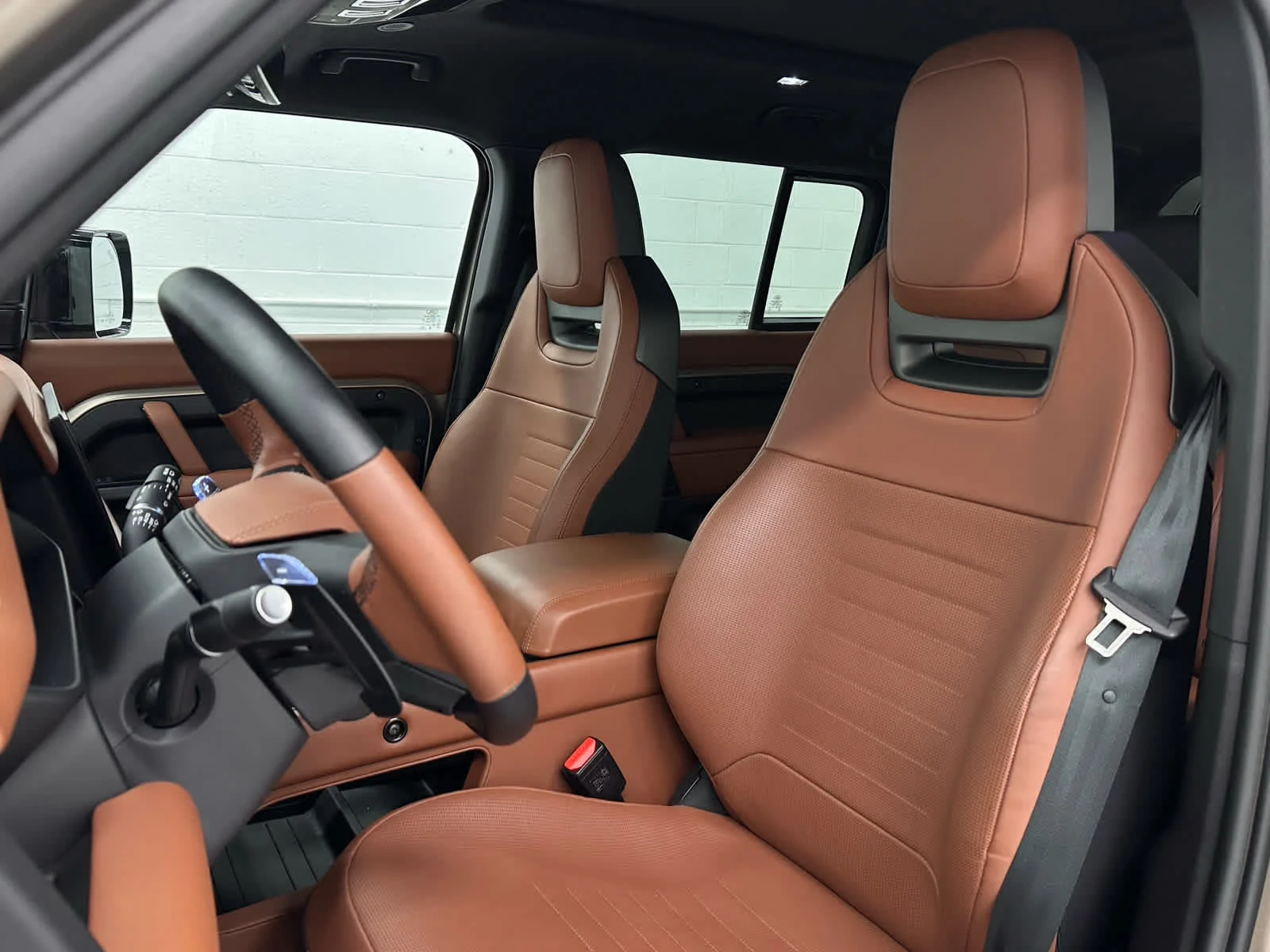 Used 2025 Petra Copper Premium Metallic Land Rover OCTA image 13