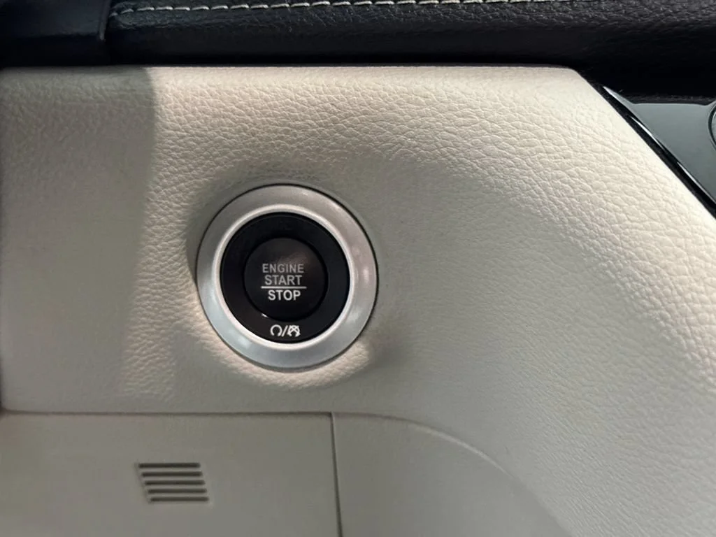 Used 2023 Black Chrysler Touring L image 30