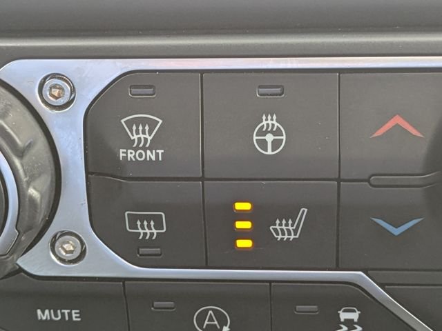 Used 2020 White Jeep Unlimited Sahara image 23
