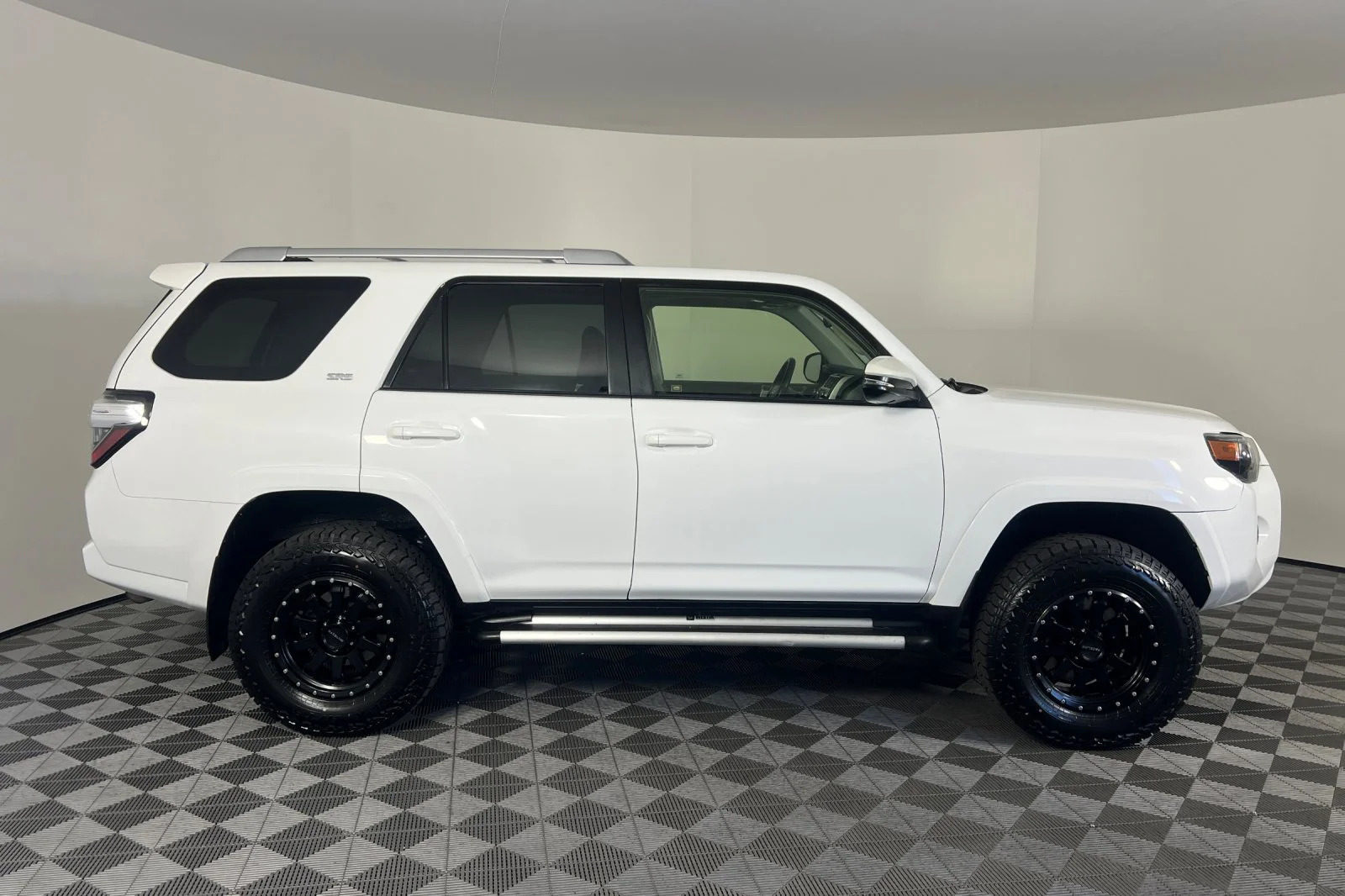 Used 2018 Super White Toyota SR5 Premium image 2