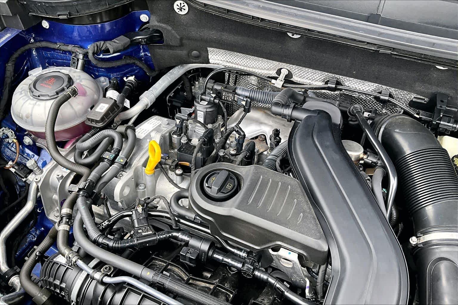 Used 2022 Dusk Blue Metallic Volkswagen SE image 31