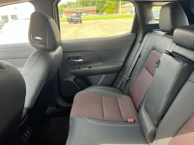 Used 2025 White Nissan SR image 9