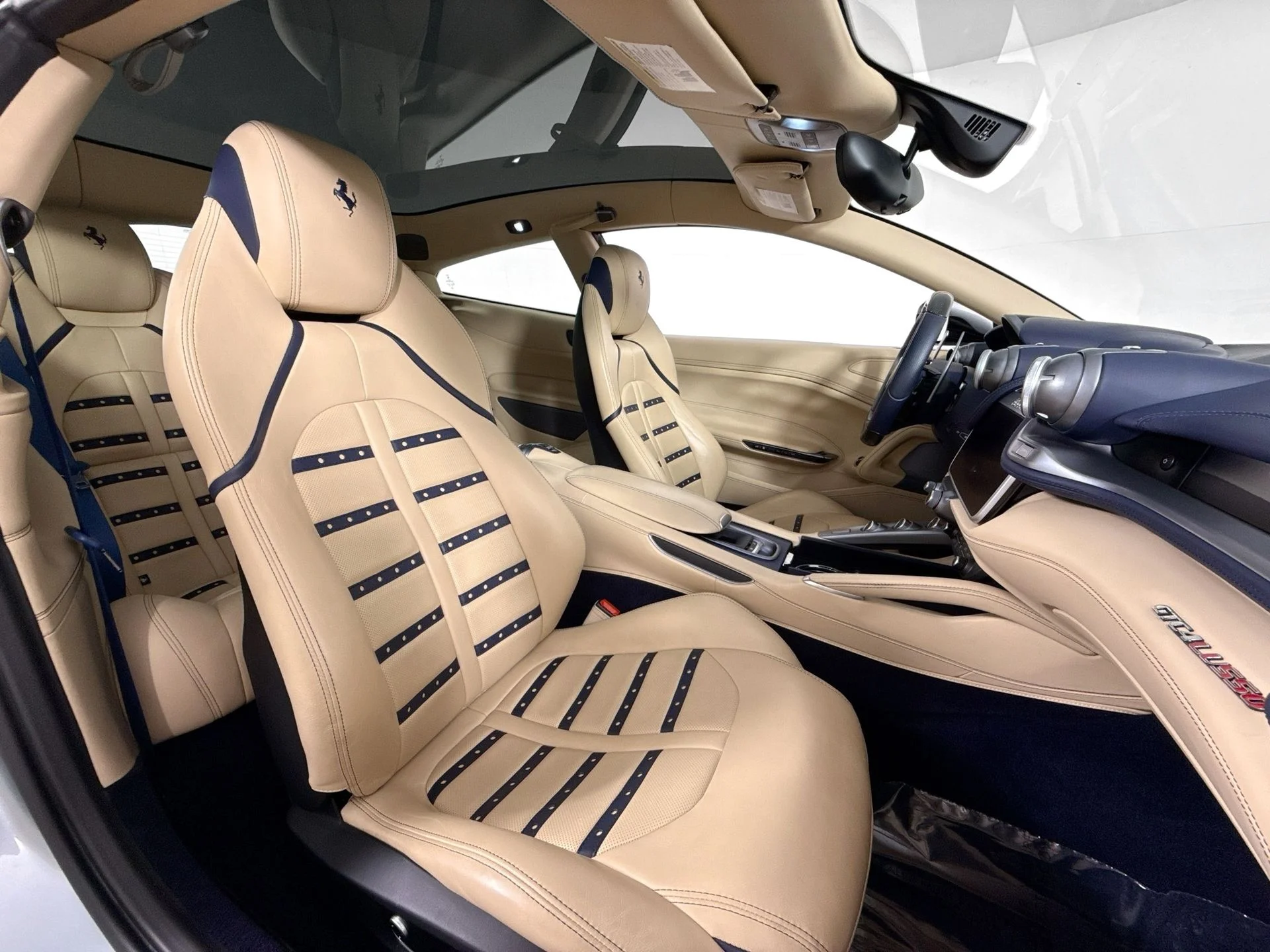 Certified Used 2018 Grigio Titanio Metall Ferrari V12 image 23