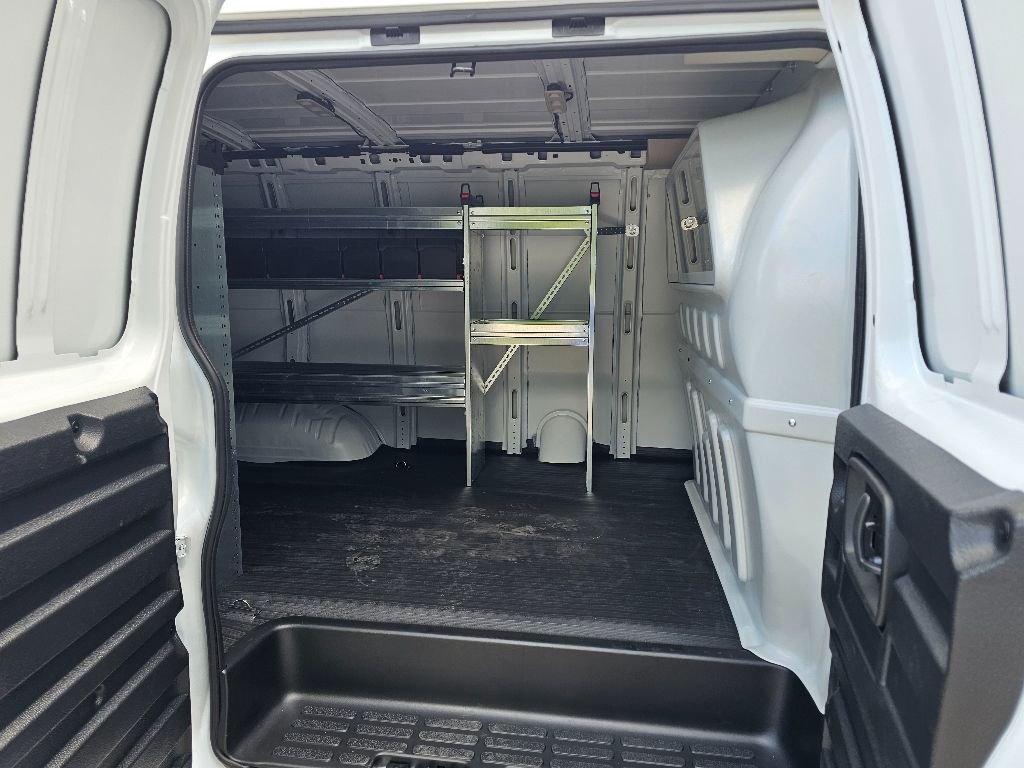 2025 GMC Savana Cargo Work Van - Photo 20
