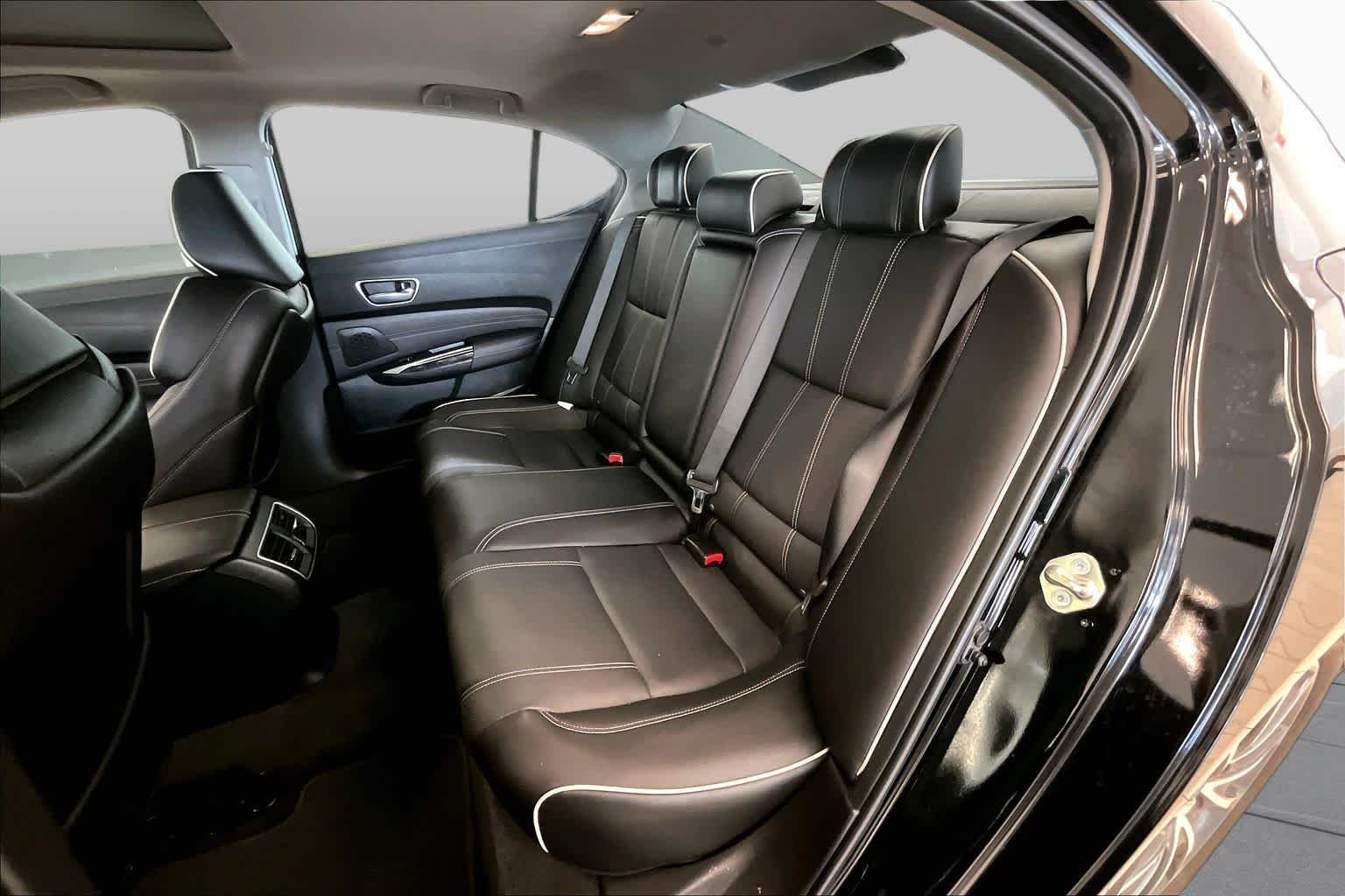 Used 2018 Crystal Black Pearl Acura w/Technology Pkg image 18