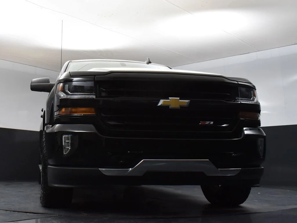 Used 2018 Black Chevrolet LT image 30