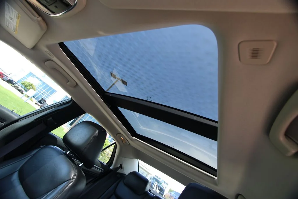 Used 2017 Gray Chrysler Limited image 11