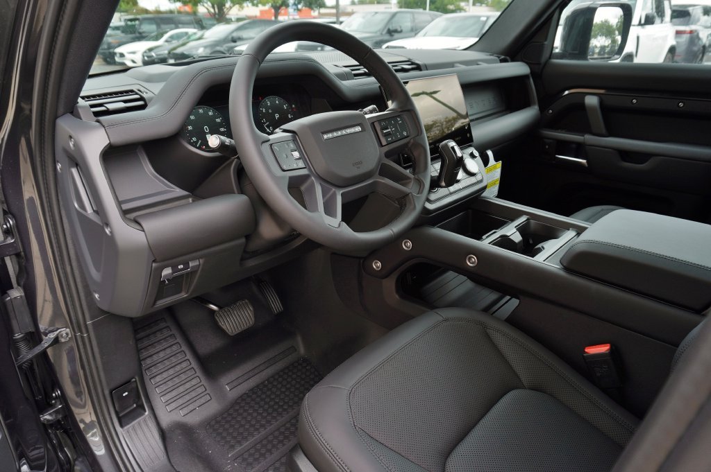 New 2026 Carpathian Grey Land Rover X-Dynamic SE image 12