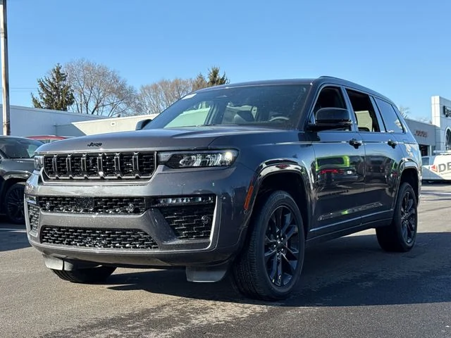 New 2026 Baltic Gray Metallic Clear-Coat Exterior Paint Jeep Limited Reserve image 5