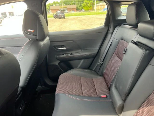 Used 2025 White Nissan SR image 9