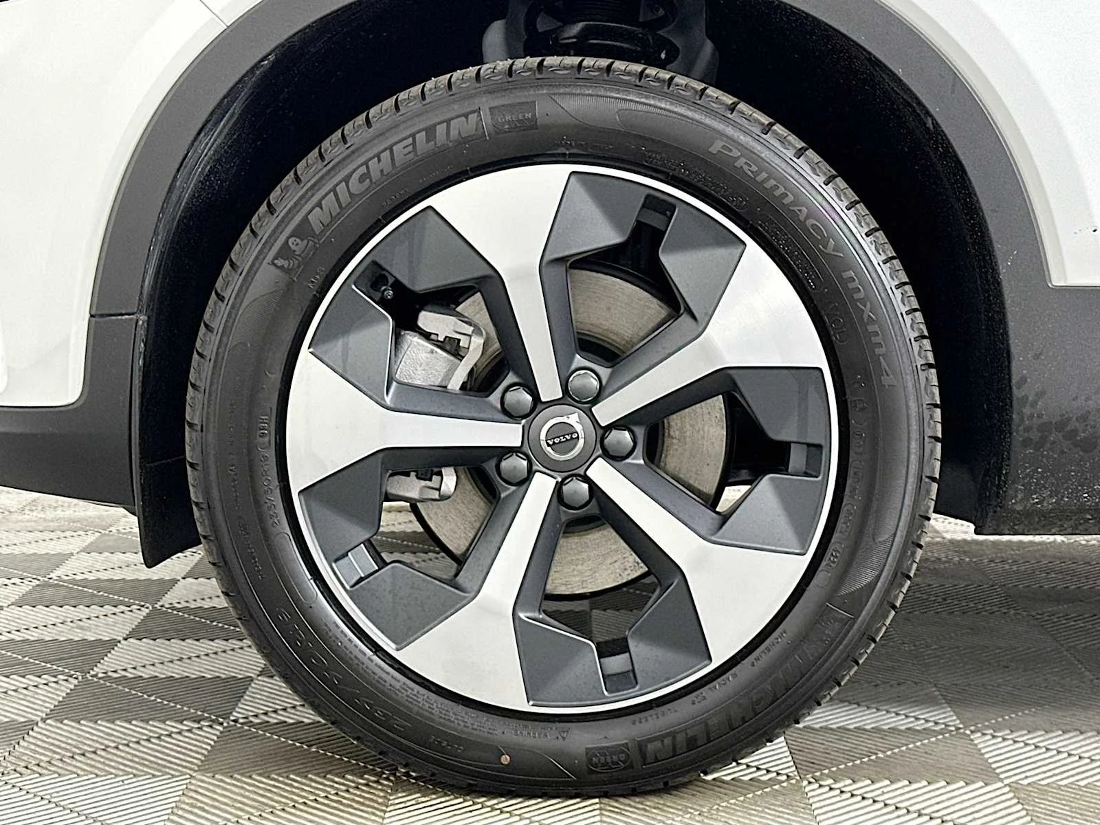 2025 Volvo XC40 Core - Photo 29