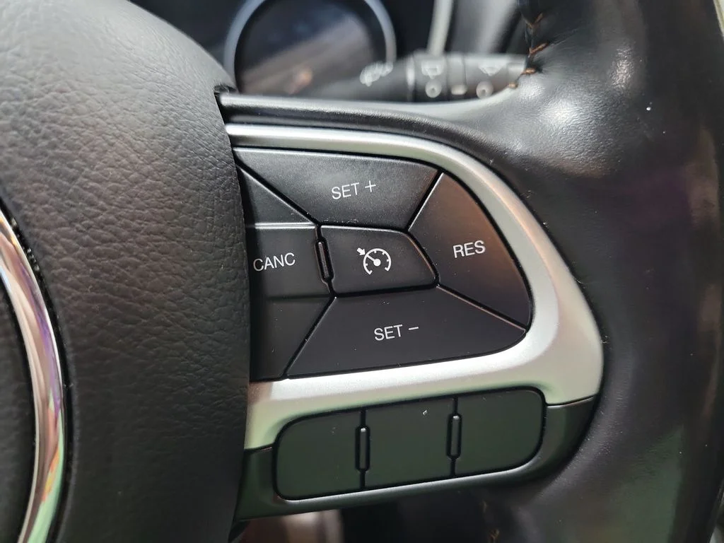 Used 2019 Red Jeep Latitude image 34