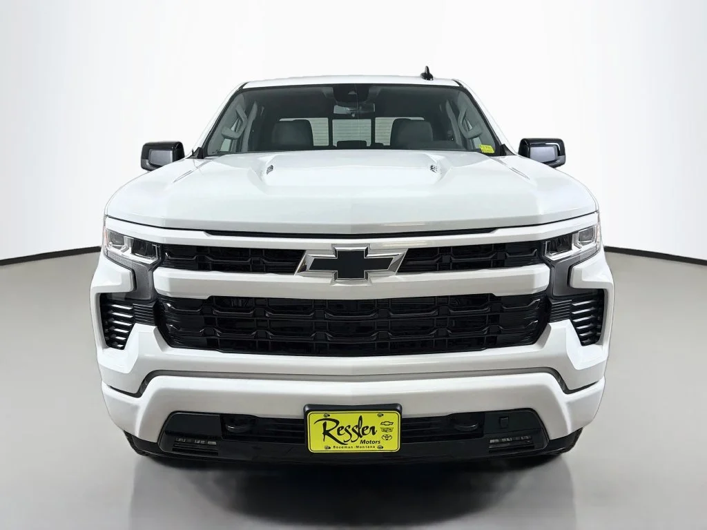 New 2026 Summit White Chevrolet RST image 2