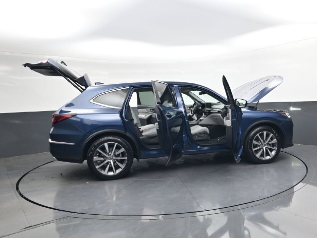 Used 2025  Acura Technology Package image 32
