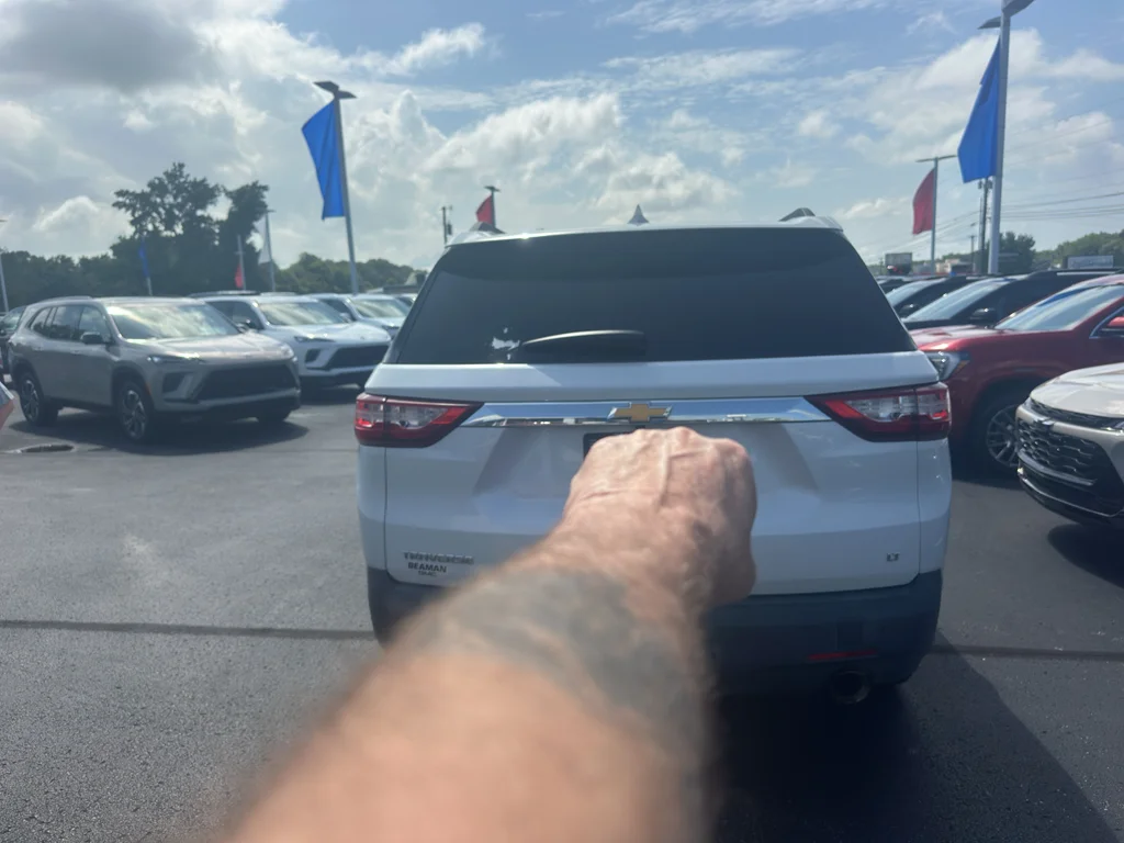 Used 2019 IRIDESCENT PEARL TRICOAT Chevrolet LT Cloth image 2