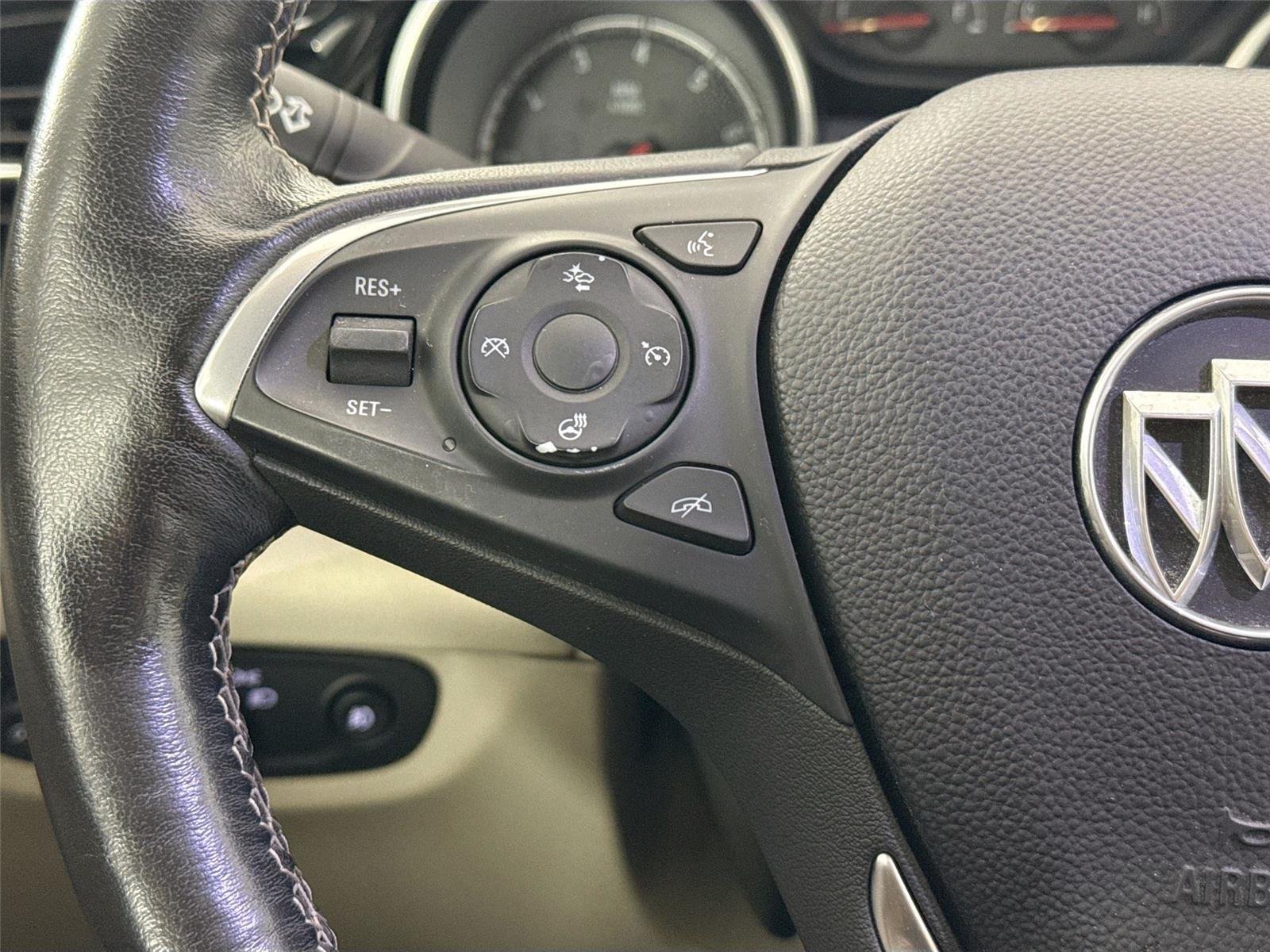 Used 2018 White Frost Tricoat Buick Essence image 20