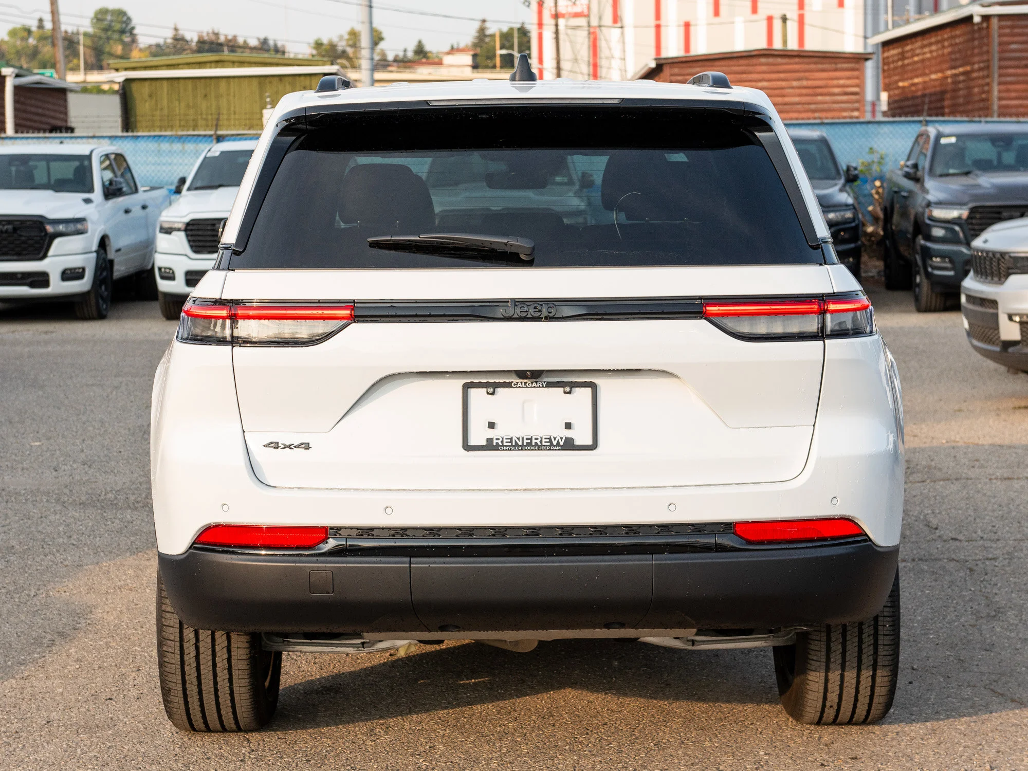 New 2025 White Jeep Altitude* 4x4, Sunroof, Trailer Tow Pkg, Remote Start image 4