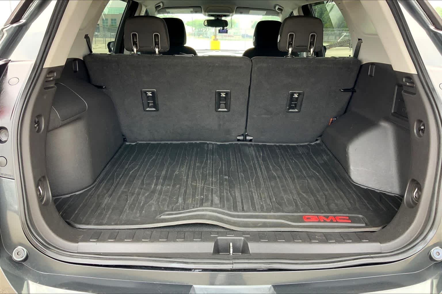 Used 2018 Graphite Gray Metallic GMC SLE image 32