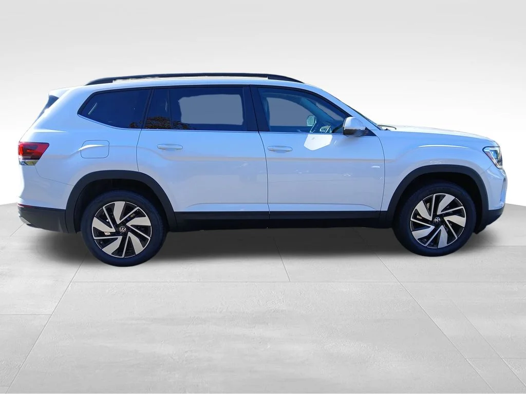 New 2026 White Volkswagen 2.0T SE w/Technology image 6