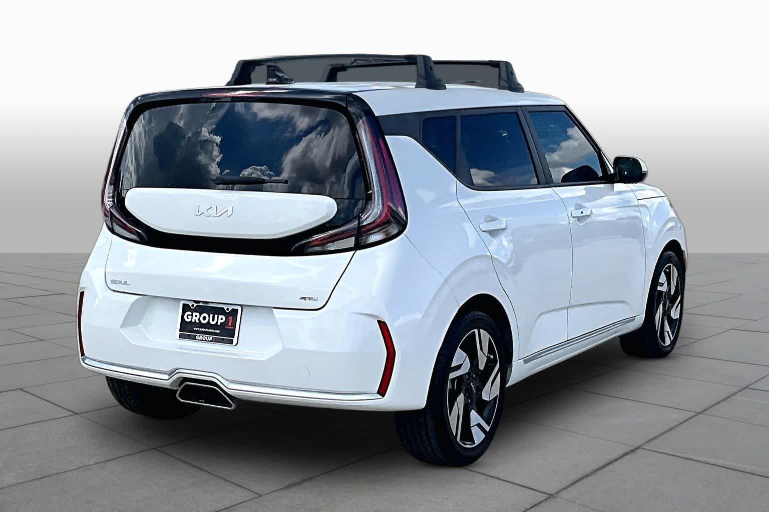 Used 2024 Snow White Pearl Kia GT-Line image 12