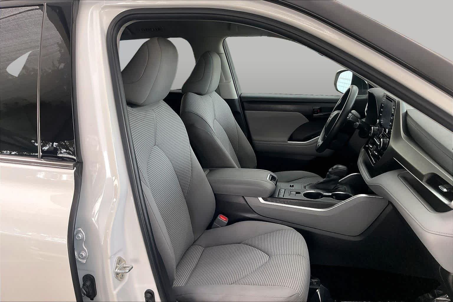 2022 Toyota Highlander L - Photo 9