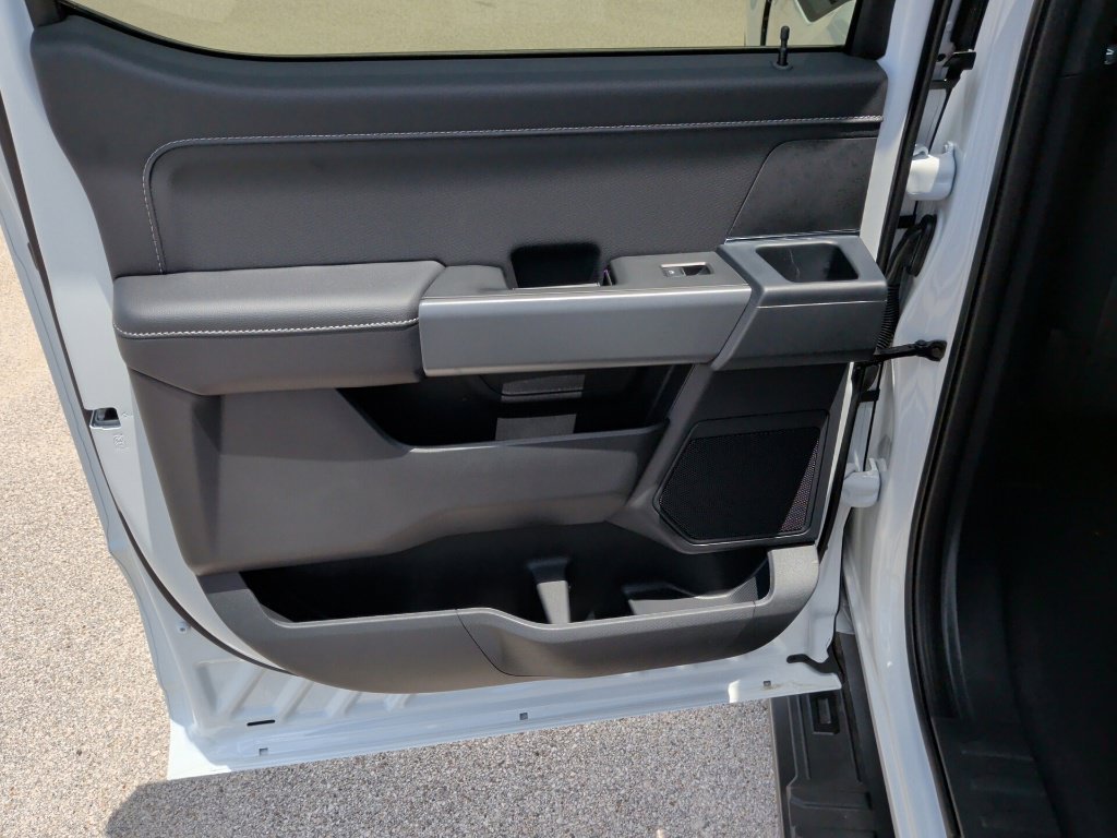 New 2026 Oxford White Ford XLT image 35